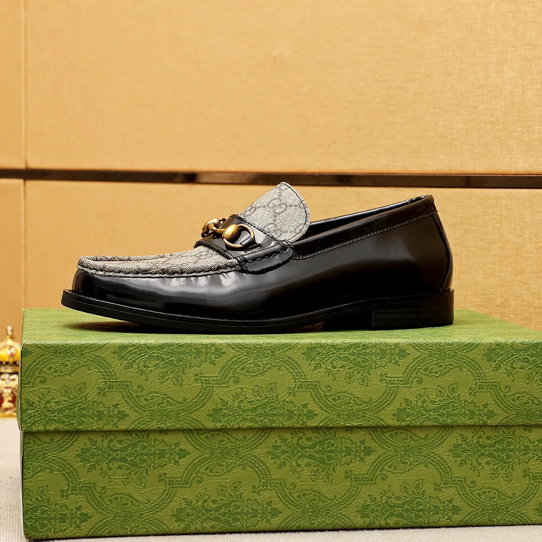 Men's shoes 💰460 💐 Product trademark: GUCCI "Gucci" casual leather shoes Regular size: 38-44 (45🉑️customized) Product materials: Selected imported first-layer open-edge beaded cowhide leather upper + luxury hardware buckle, imported water-dyed cowhide leather lining. Strong three-dimensional visual effect, original combination outsole Color: 2⃣️colors available